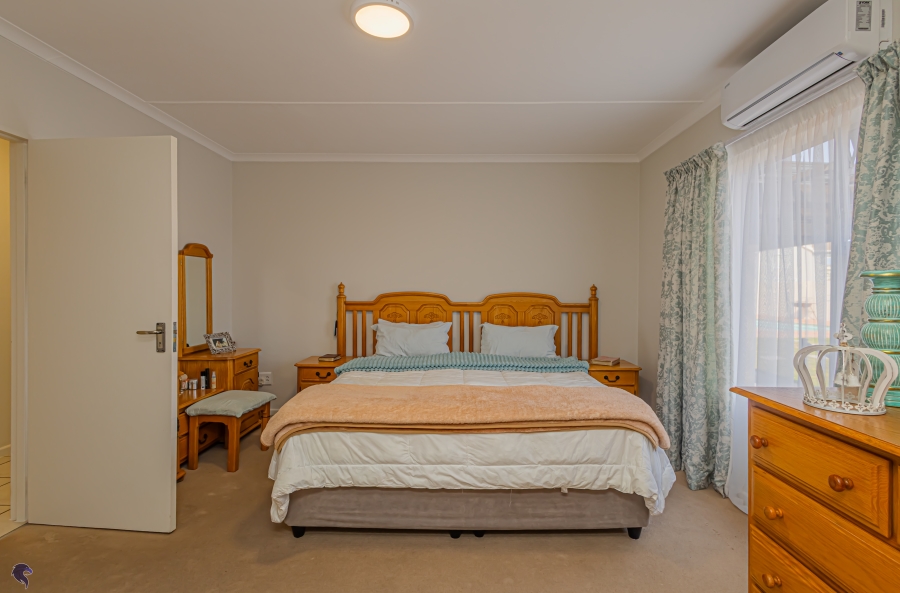 5 Bedroom Property for Sale in Country Club Western Cape